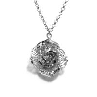Collana in argento con ciondolo a rosa