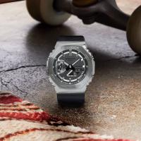 G-Shock serie GM-2100, cover acciaio, cinturino nero