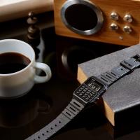 Orologio vintage con calcolatrice, nero