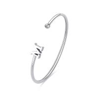 Bracciale rigido con lettera M